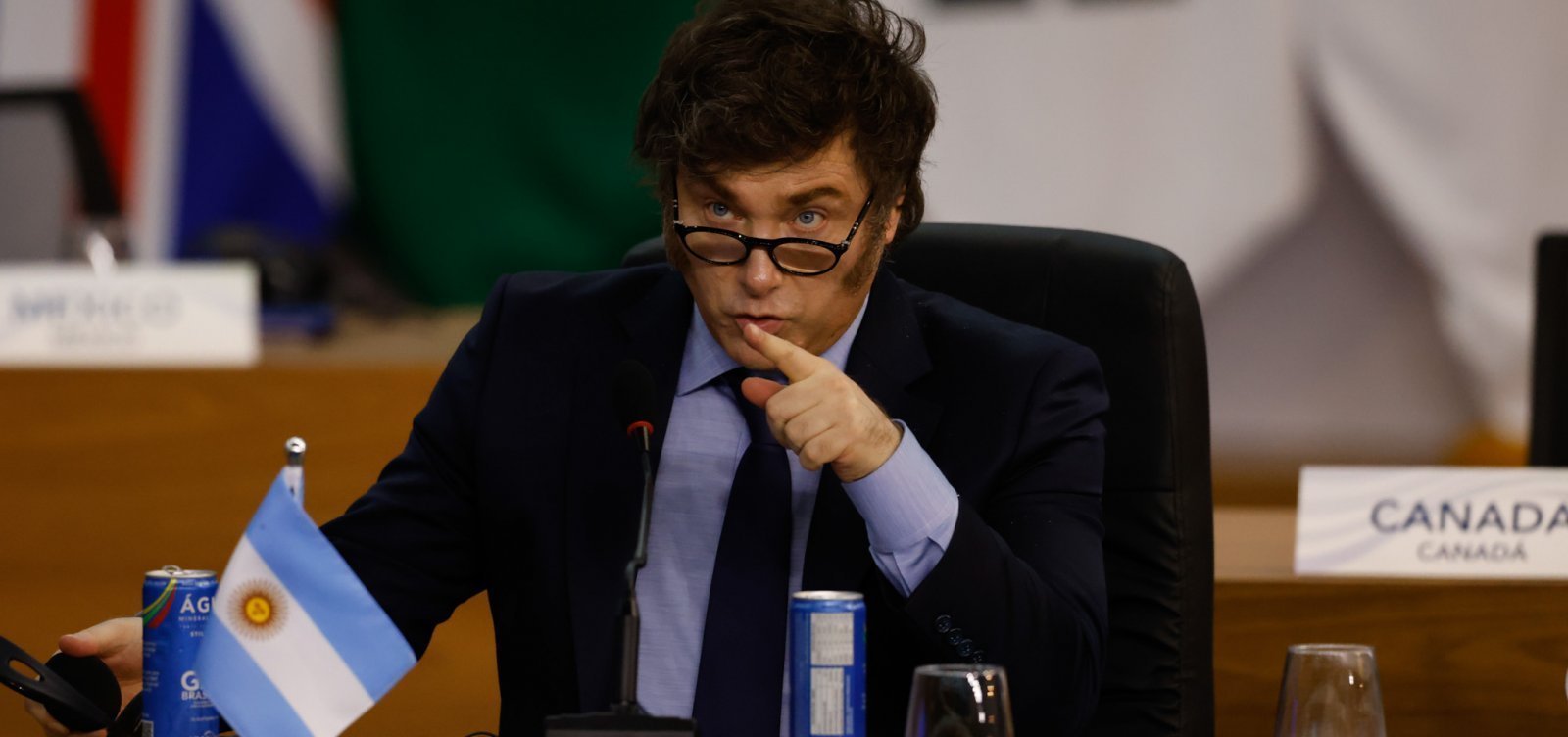 Milei visita São Paulo para convenção que oficializa candidatura de Flávio Bolsonaro