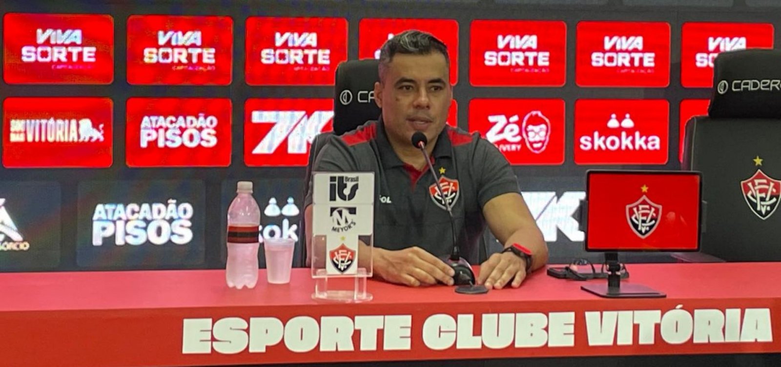 Jair Ventura elogia Arcanjo após empate do Vitória: "Um dos melhores do Brasil"