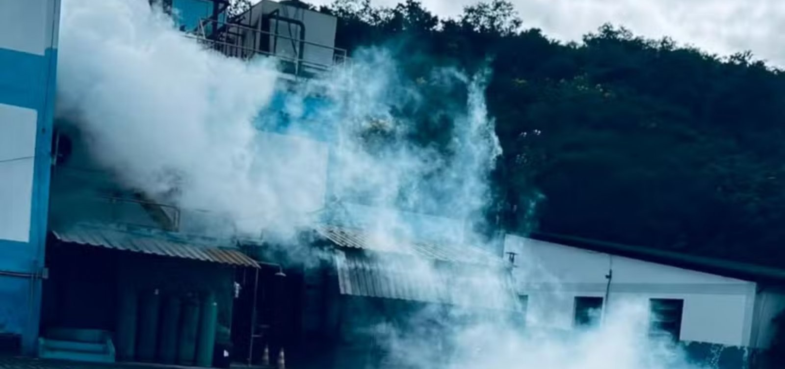 Vazamento de amônia mobiliza bombeiros em antigo frigorífico de Jequié