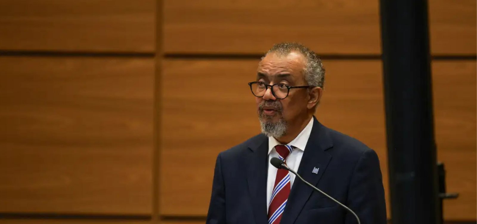 OMS descarta risco de pandemia de ebola e diz que ameaça global permanece baixa