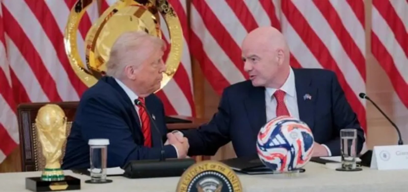 Presidente da Fifa rebate críticas à Copa de 2026 e diz que "futebol não é política"