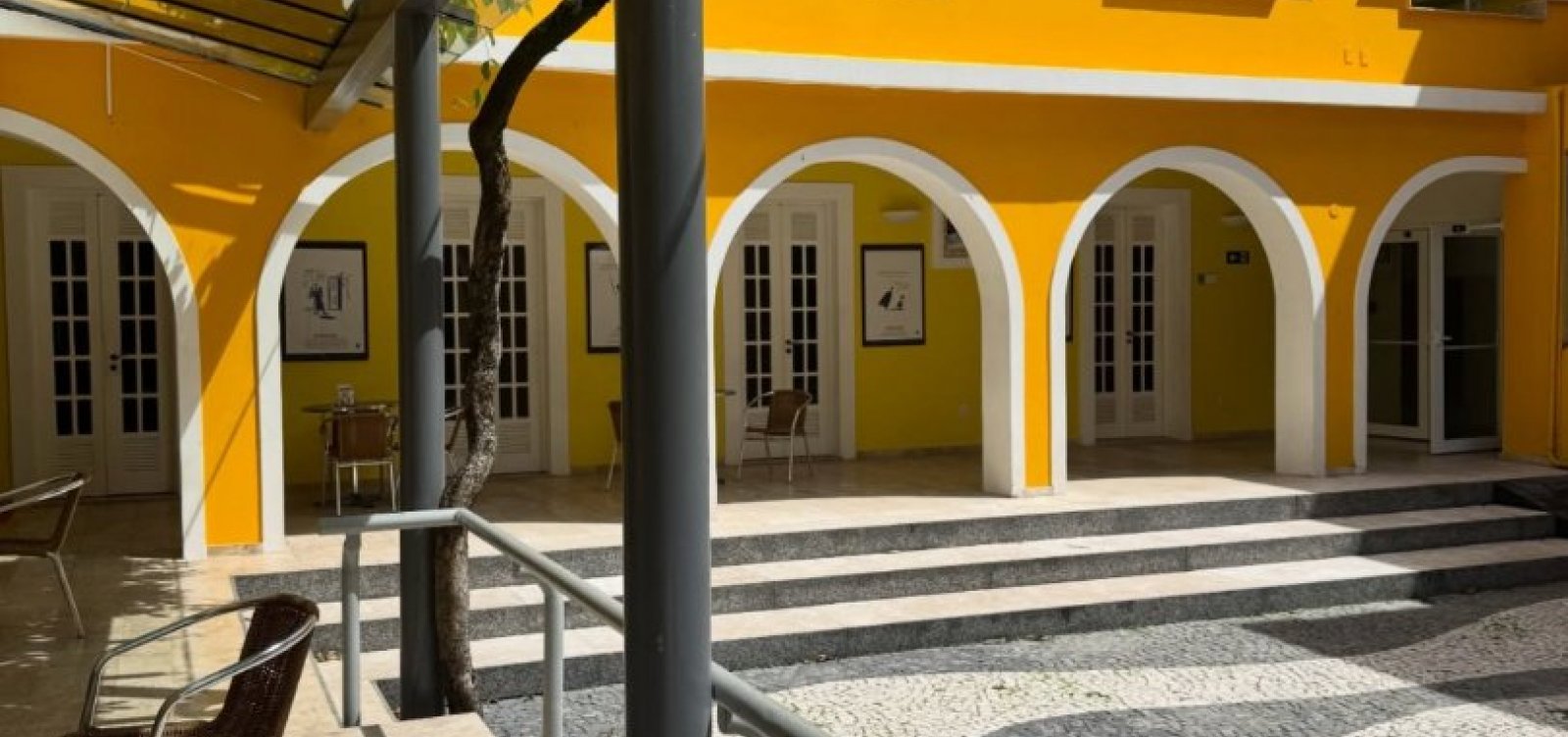 Denúncia de discriminação provoca fechamento temporário de cafeteria no Goethe-Institut