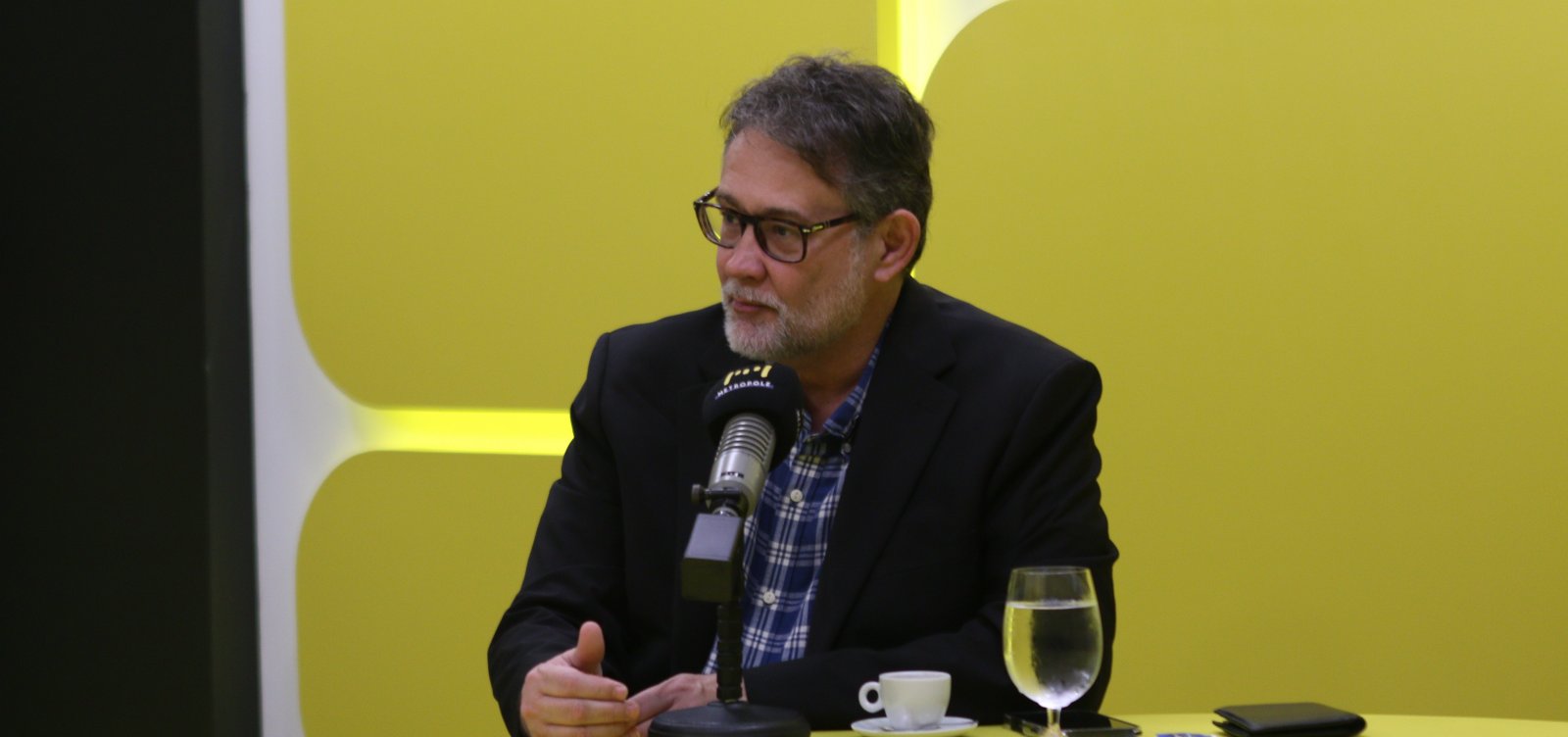 Entrevista de João Cezar de Castro Rocha repercute entre ouvintes da Rádio Metropole e recebe elogios nas redes
