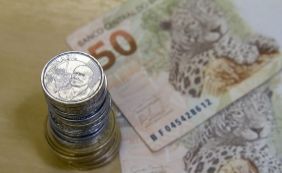 De olho no Reino Unido: dólar volta a operar em alta, cotado a R$ 3,39