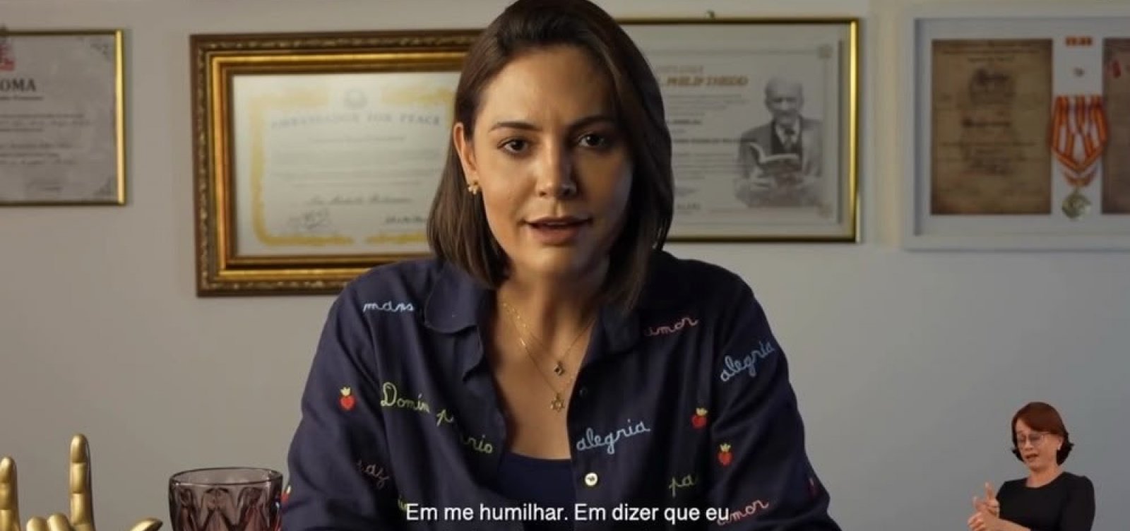 Michelle não confirma candidatura e diz "priorizar" saúde de Bolsonaro