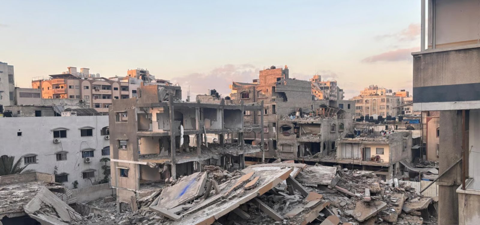 Defesa Civil de Gaza encontra mais de 100 corpos sob escombros após ataque israelense