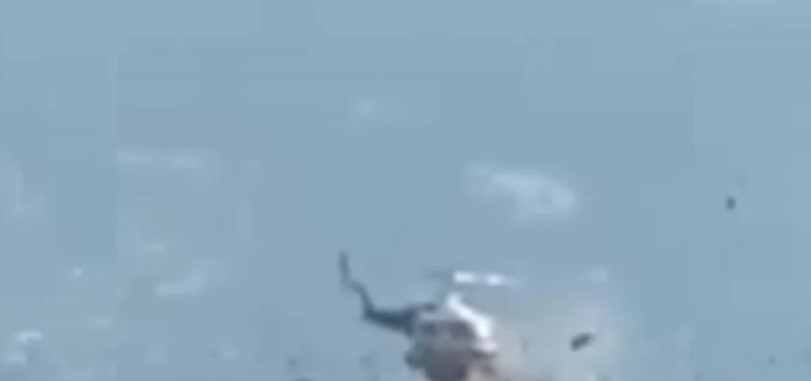 Helicópteros colidem durante operação contra incêndio e deixam dois mortos na Grécia