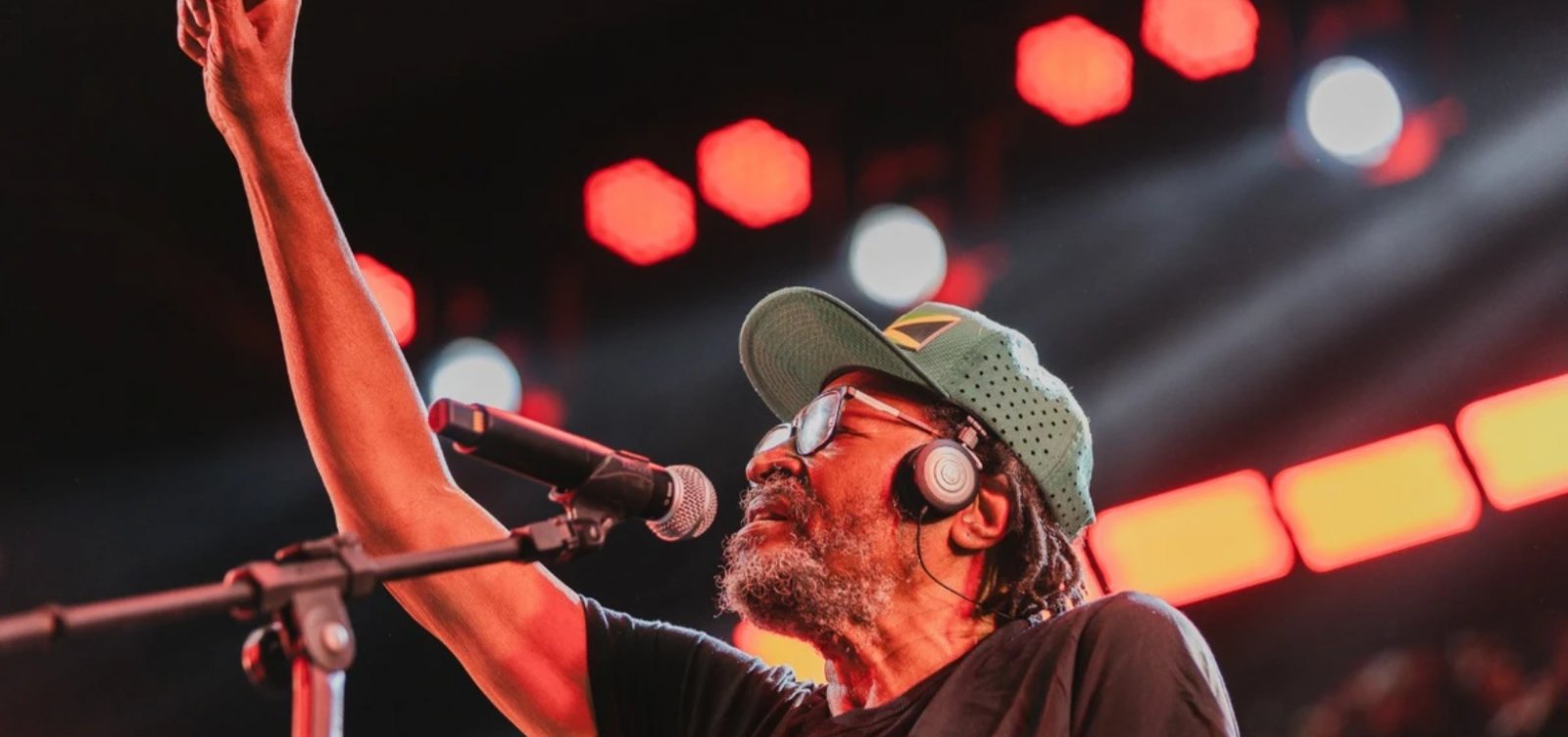 Edson Gomes é internado em UTI após show em Salvador