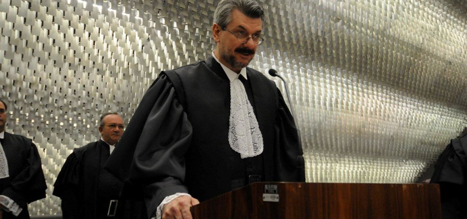 Acusado de crimes sexuais, ministro do STJ é punido pela Corte com perda de cargo