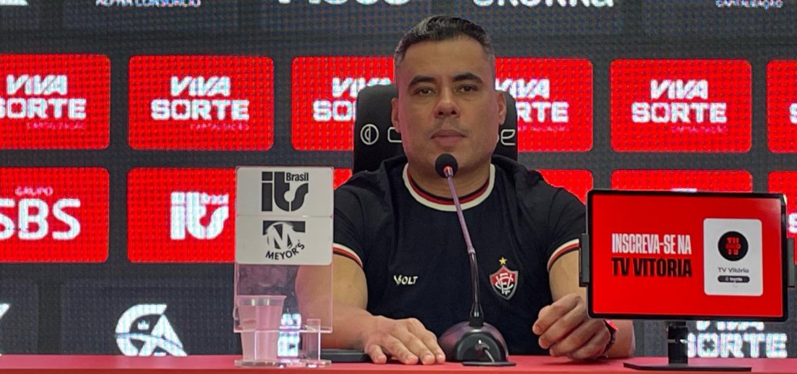 Jair Ventura elogia jogo "impecável" do Vitória e provoca o adversário: "Tem que estudar mais"