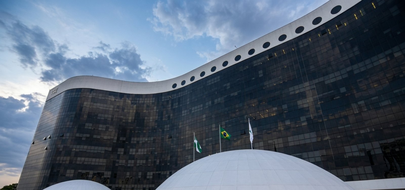 TSE cria órgão para monitorar fake news e uso indevido de IA nas eleições