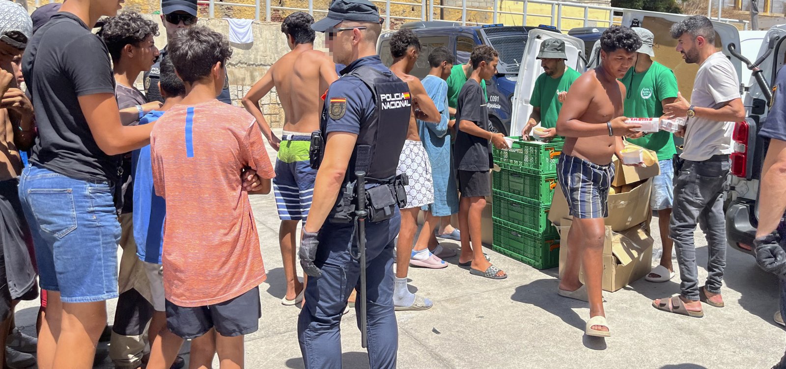 Espanha prepara transferência de menores imigrantes de Ceuta, diz ministra