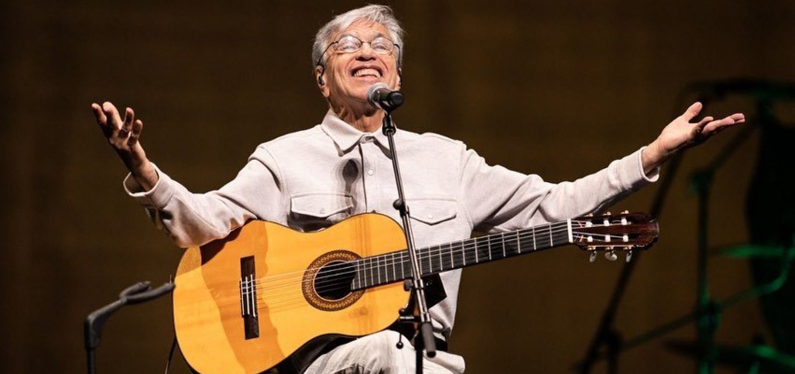 Aos 84 anos, Caetano Veloso recebe homenagem no MAM