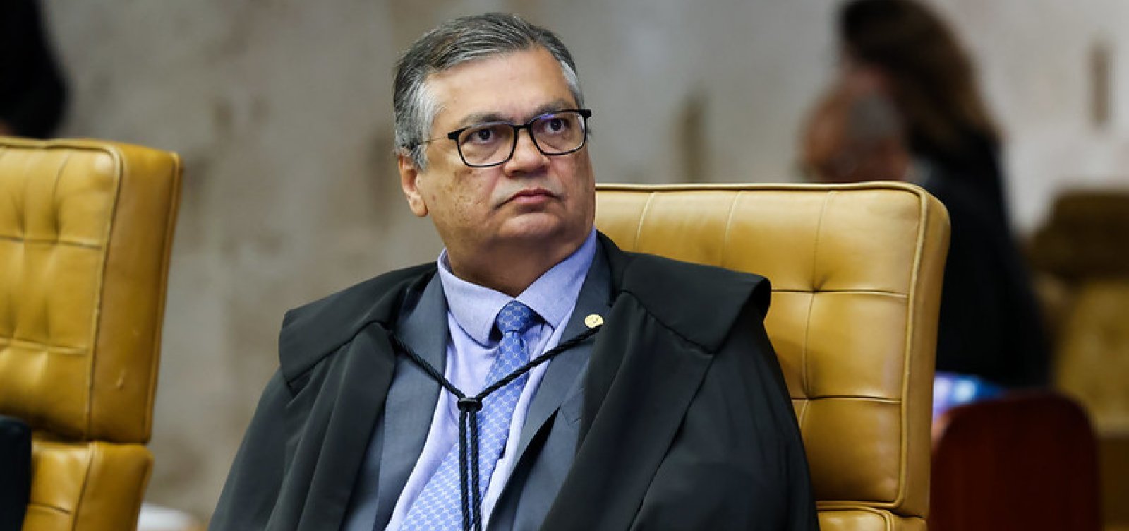 Dino manda PF investigar emendas Pix de vice de Flávio e Hugo Motta