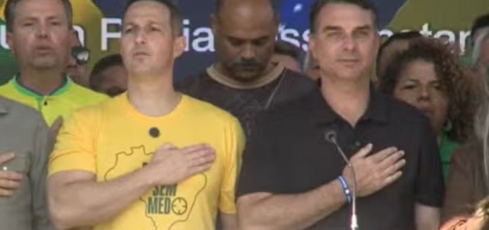 Flávio Bolsonaro critica decisão de Moraes que proibiu visita a Bolsonaro: “Tem dia e hora para acabar” 