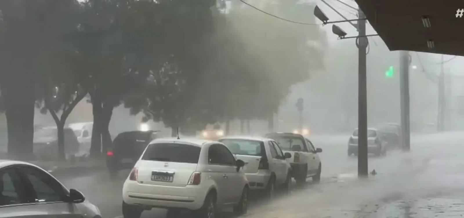 Tempestades deixam 2,6 mil desalojados e causam estragos em 117 cidades do RS