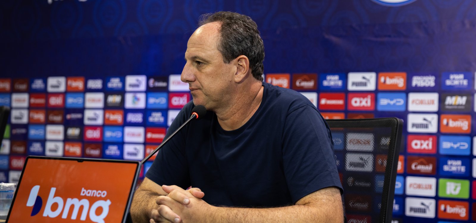 Após empate com Vasco, Rogério Ceni detona gramado da Fonte Nova: “É uma vergonha”