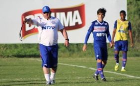 De técnico novo, Bahia enfrenta o Oeste para afastar crise na Série B