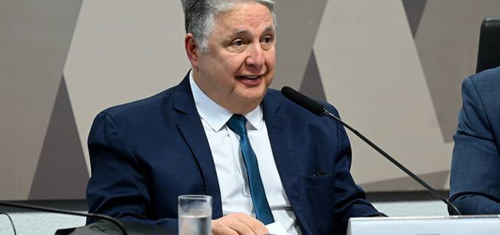 Justiça determina cumprimento de condenação e comunica suspensão de direitos políticos de Garotinho