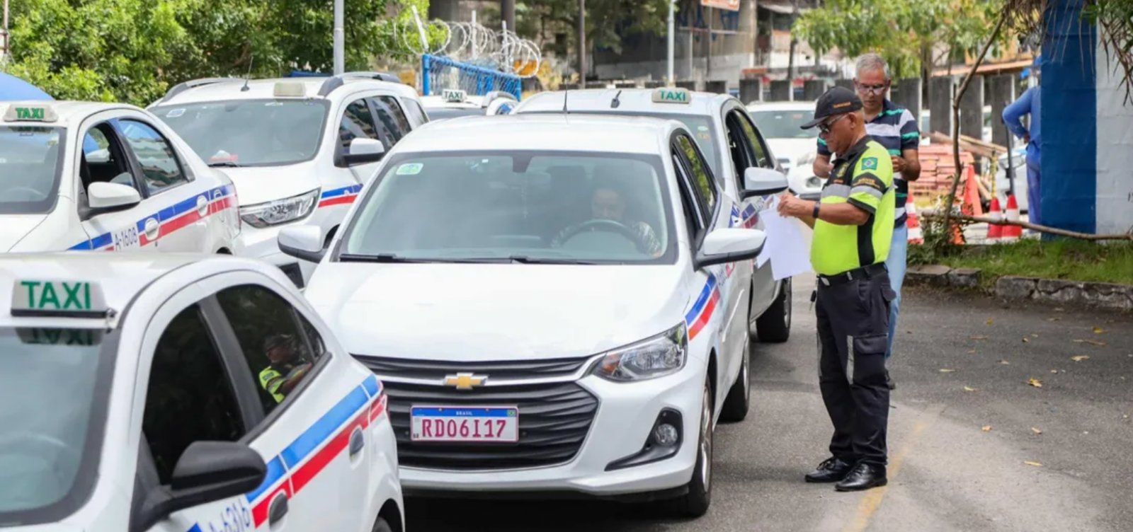Vistoria de táxis em Salvador chega a setembro com apenas 30% da frota regularizada; saiba como fazer
