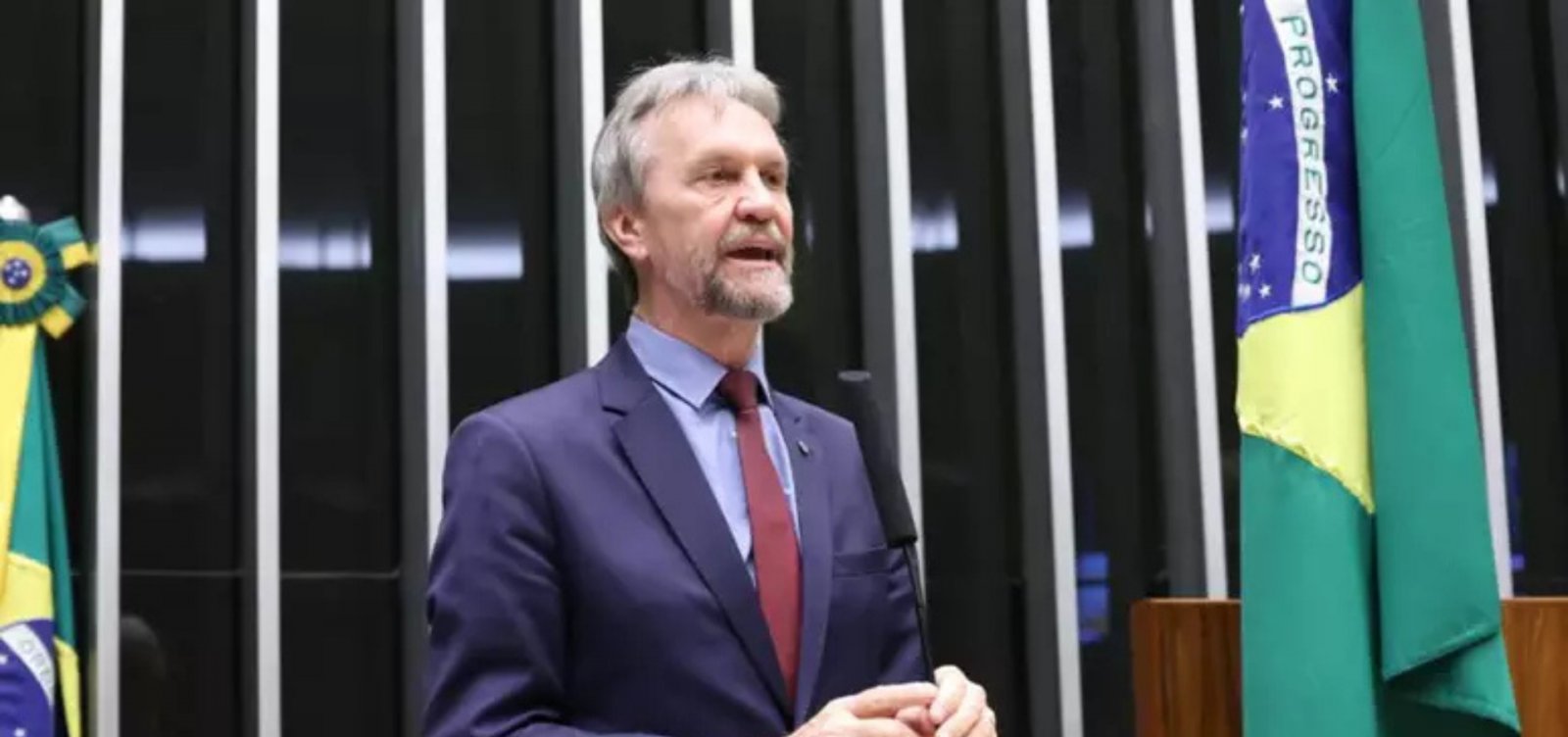 Líder do PT na Câmara apresenta quadro estável após AVC e recebe ligação de Lula