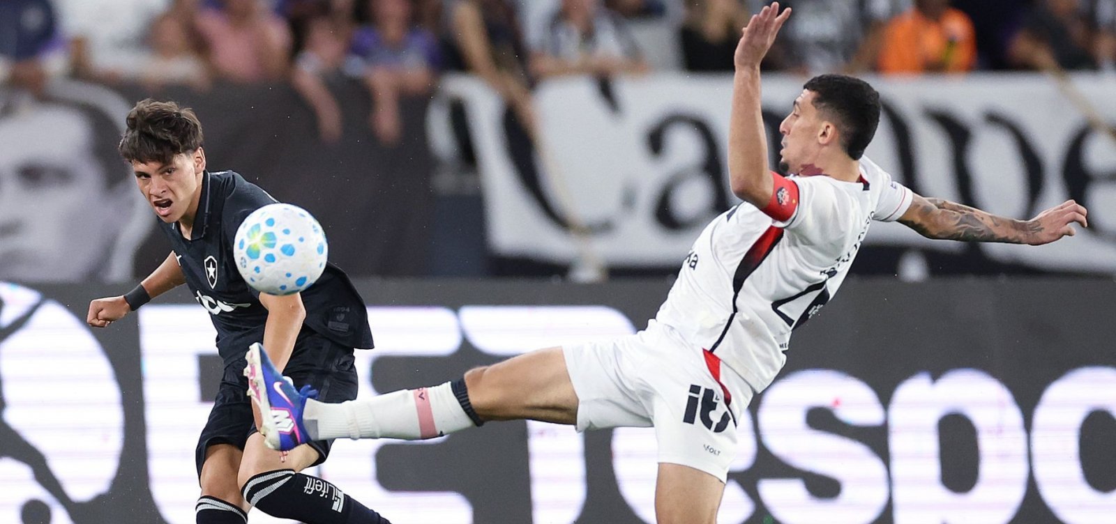 Vitória pode desempatar histórico de confrontos diretos contra Botafogo neste domingo
