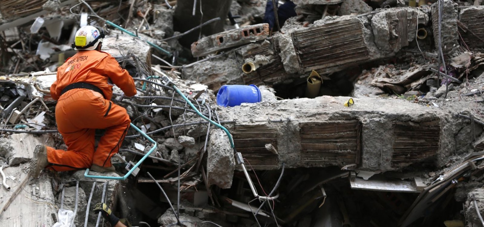 Colômbia chega às 72 horas de buscas após terremoto; número de mortos sobe para 265
