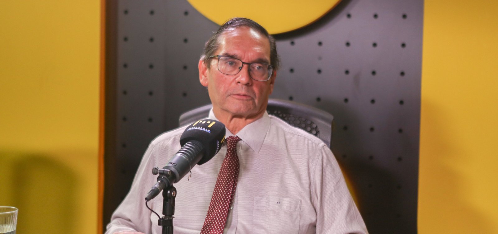 Raymundo Paraná aponta interesses econômicos por trás da crise na formação médica e da "fake medicina"