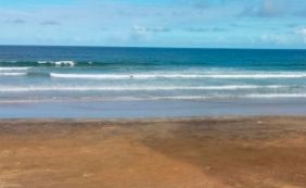 'Ressaca no mar' pode ter ondas de até 3 metros, alerta Marinha