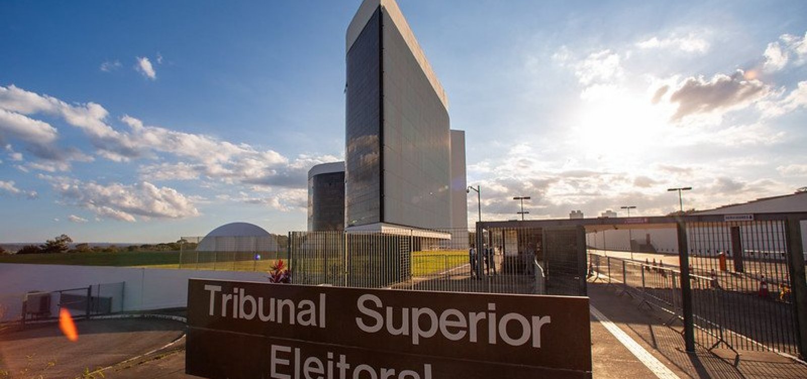 TSE forma maioria para derrubar decisão que manteve vídeo de Flávio Bolsonaro contra Lula