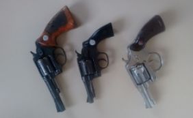 Trio é preso portando arma de fogo em Dom Macêdo Costa