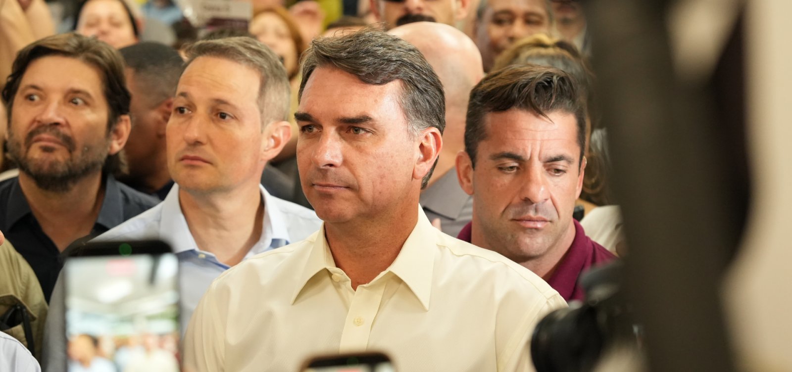 Flávio diz que polêmica sobre filme de Jair Bolsonaro é “página virada” e "prestação de contas já foi realizada"