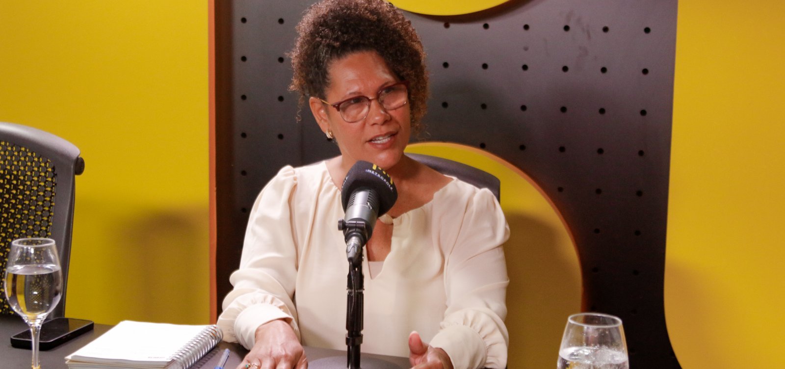 Jerônimo exonera Fabya Reis para comandar campanha à reeleição em Salvador