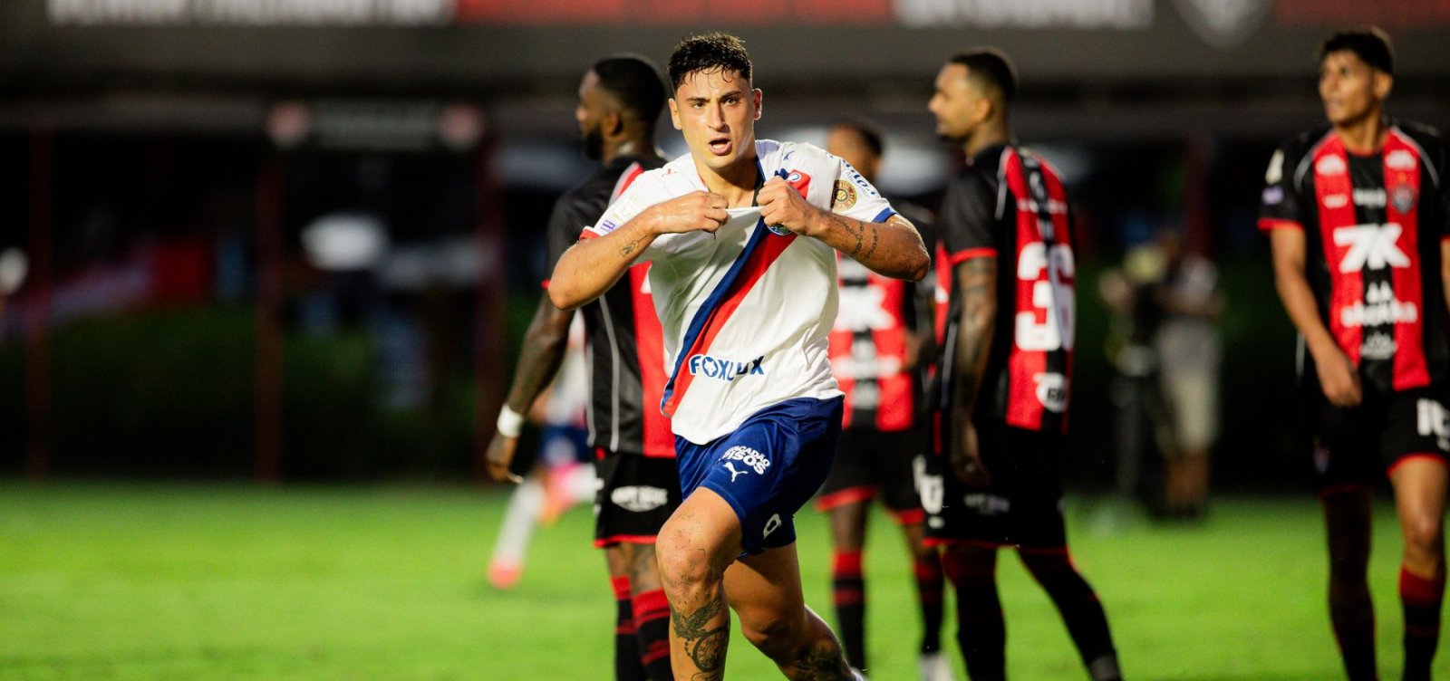 Tabu quebrado! Bahia bate o Vitória e vence o 1º Ba-Vi no Barradão pelo Brasileiro