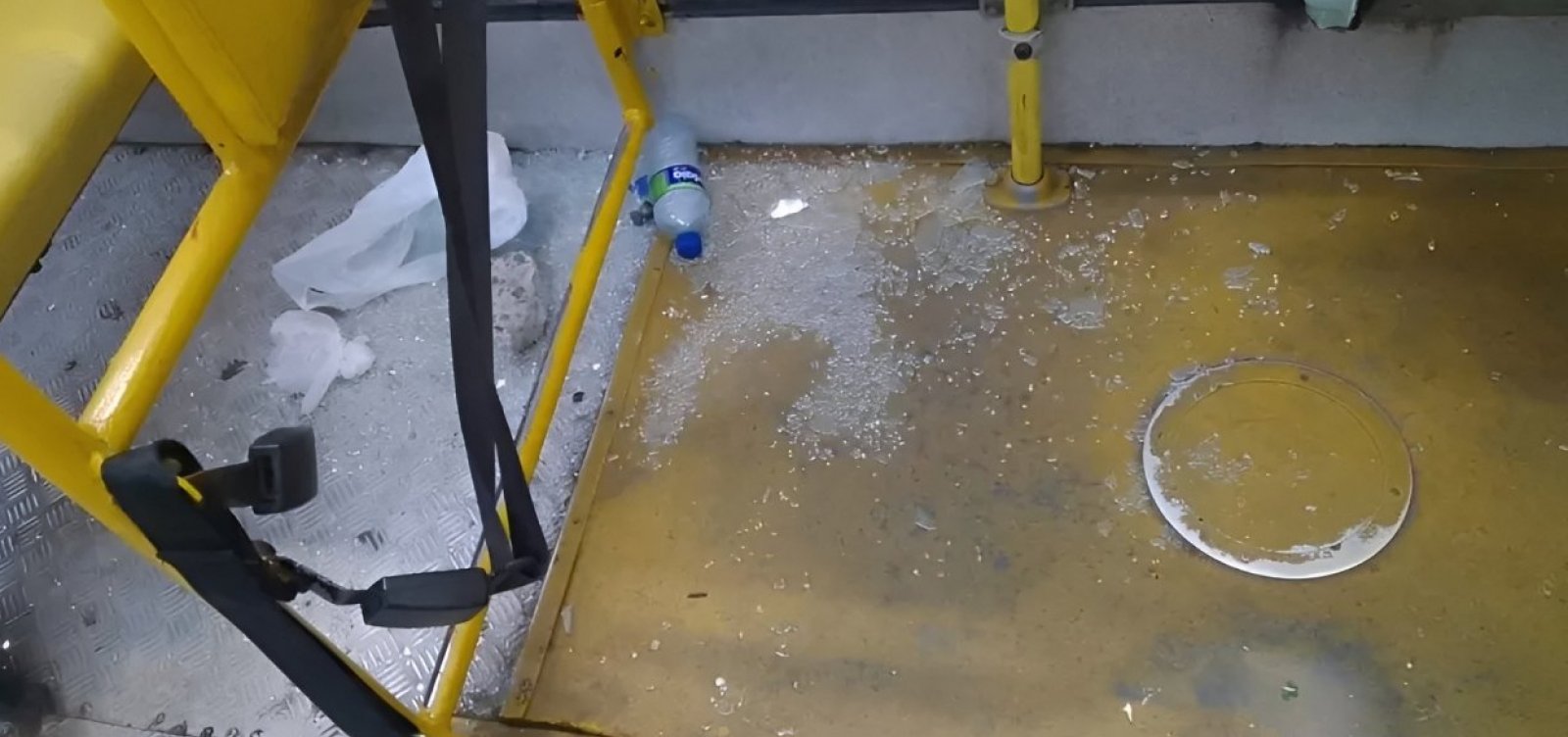 Clima de violência no Ba-Vi deixa três ônibus danificados em Salvador