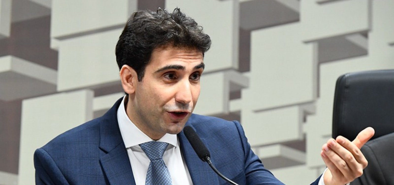 Galípolo alerta para avanço de crédito caro e aumento do endividamento das famílias