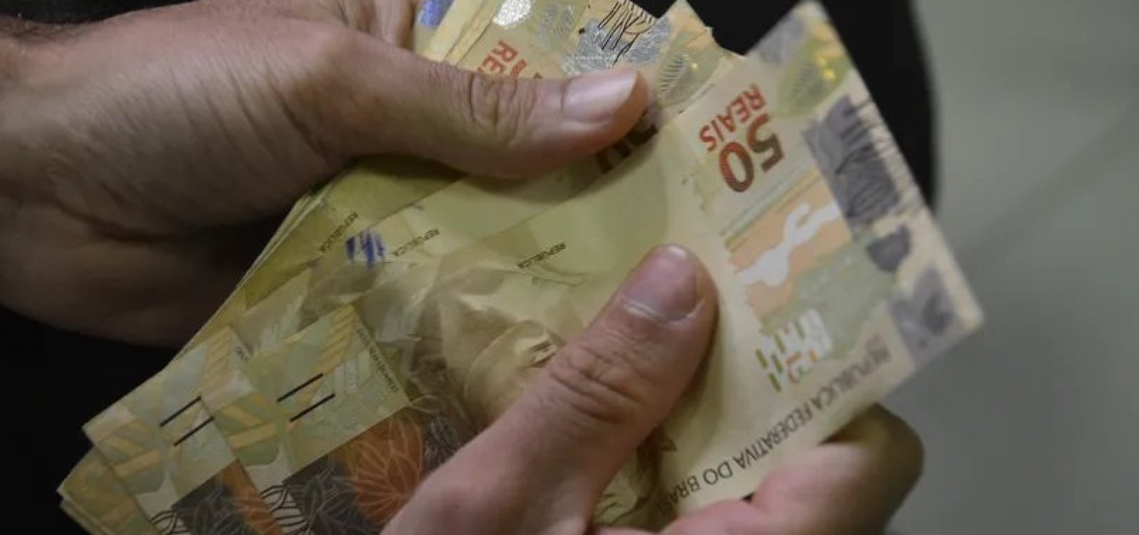 Salário mínimo deve subir para R$ 1.741 em 2027, diz ministro