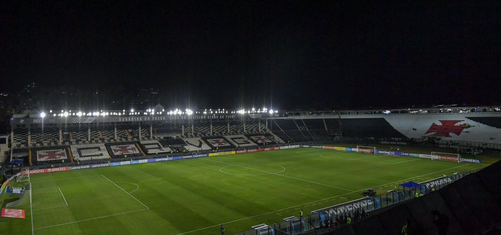 Vasco x Vitória: onde assistir, prováveis escalações e arbitragem