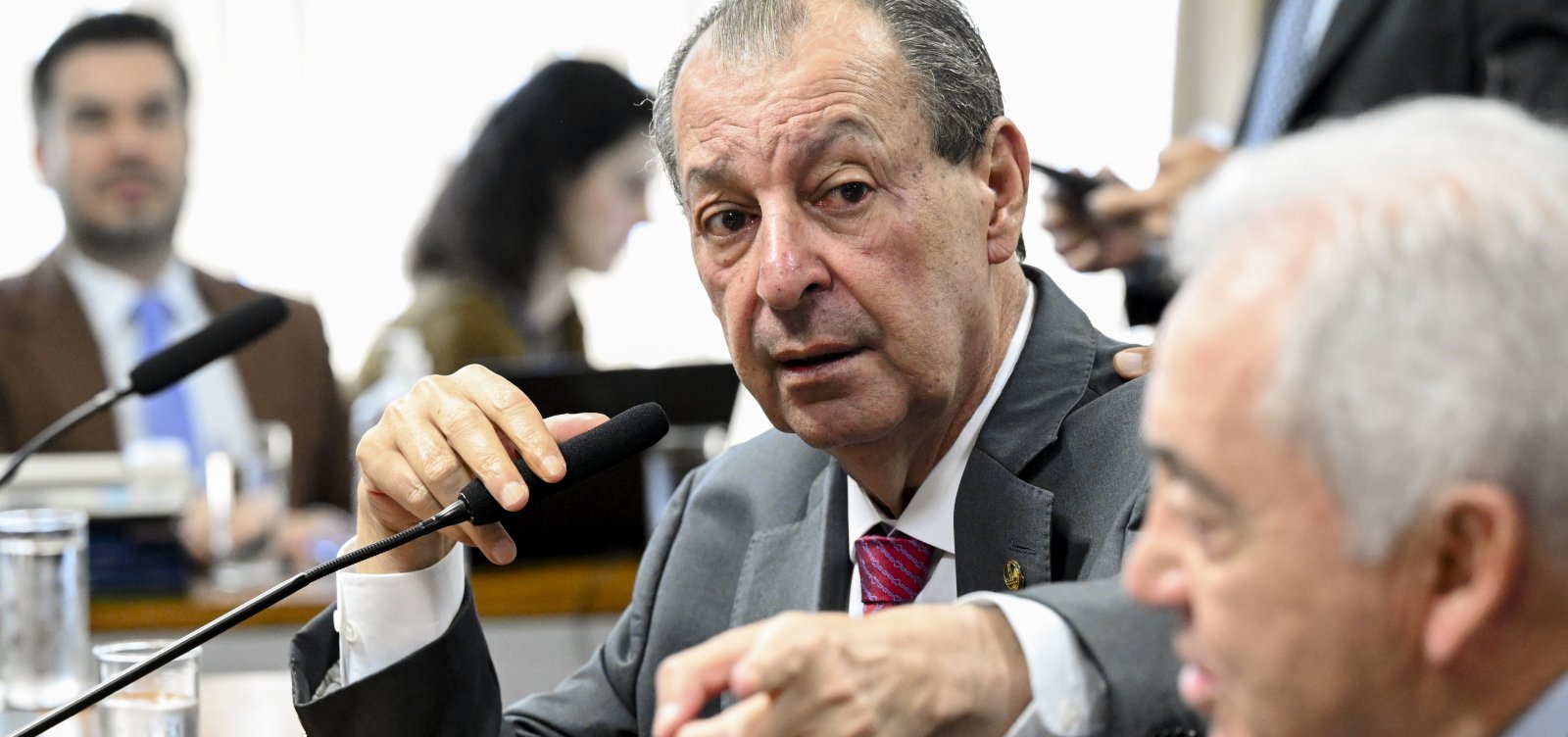 Relator do fim da escala 6x1 quer agilizar tramitação da PEC no Congresso