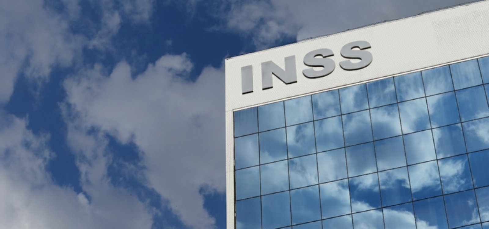 Estagiário do INSS é preso pela PF em Salvador por suspeita de fraude de R$ 3,5 milhões