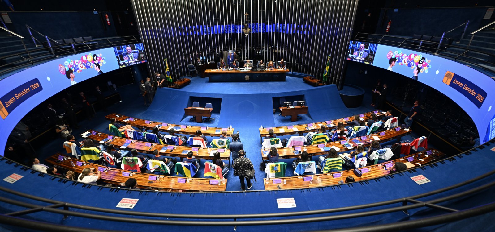 Senadores da oposição apresentam emendas para alterar PEC do fim da escala 6x1