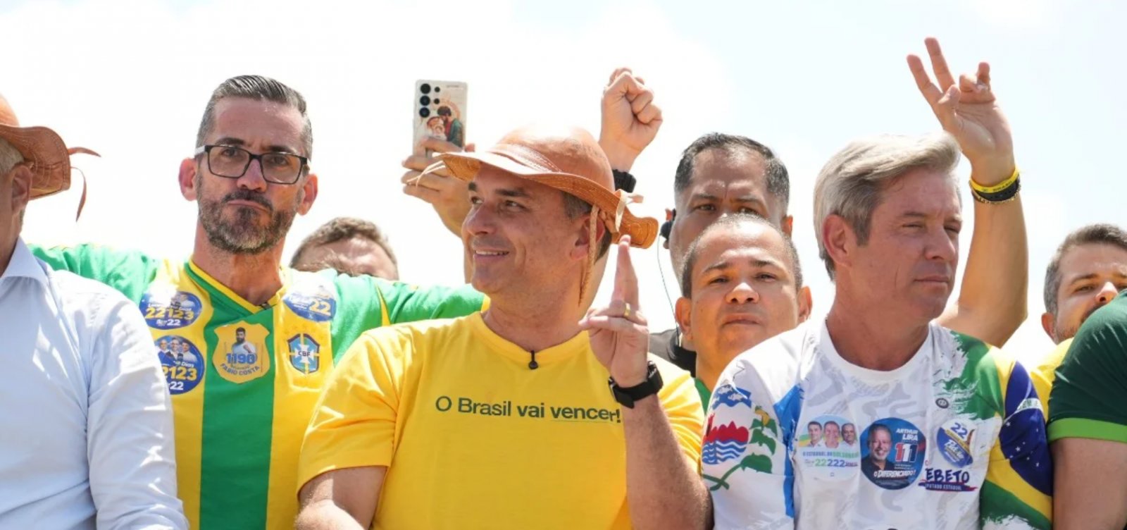 Flávio Bolsonaro abre campanha no Nordeste por Alagoas