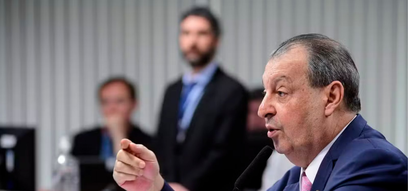 Aziz mantém relatório da PEC do fim da escala 6x1 com o mesmo conteúdo do texto aprovado pela Câmara