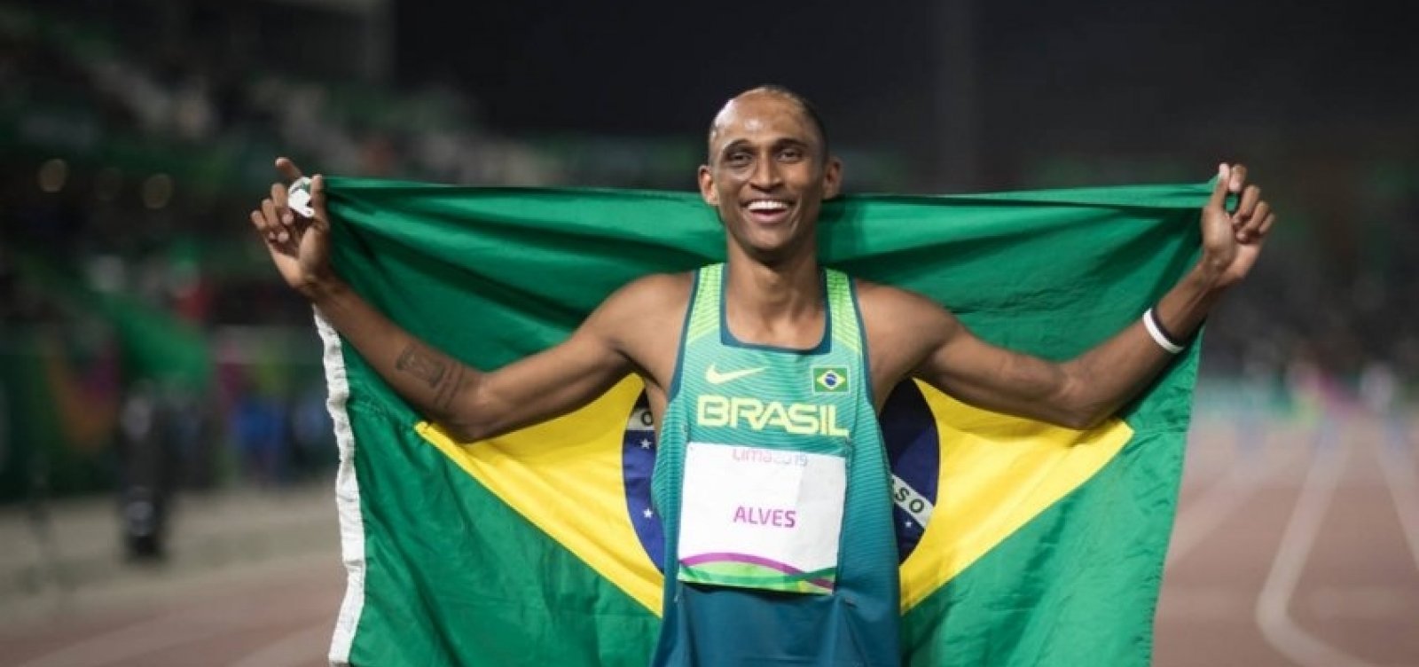 Alison "Piu" quebra recorde mundial dos 400m com barreira e vence etapa da Diamond League
