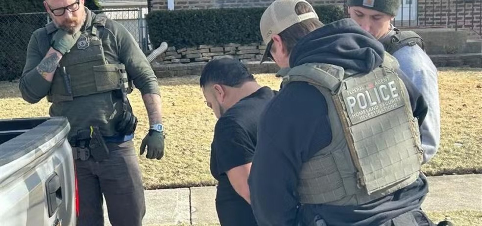 The New York Times revela explosão de imigrantes presos pelo ICE sem condenação
