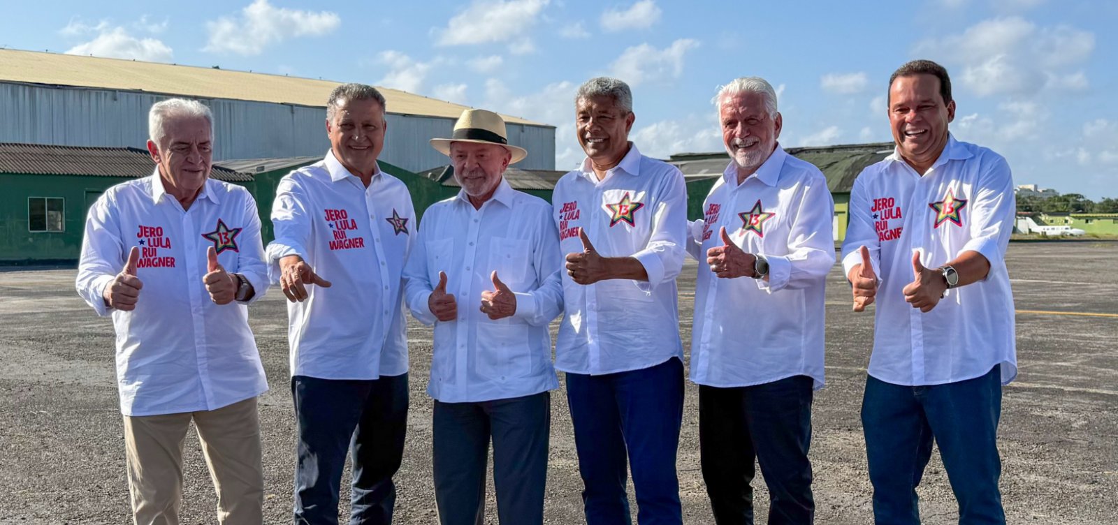 Lula desembarca em Salvador para ato na Liberdade