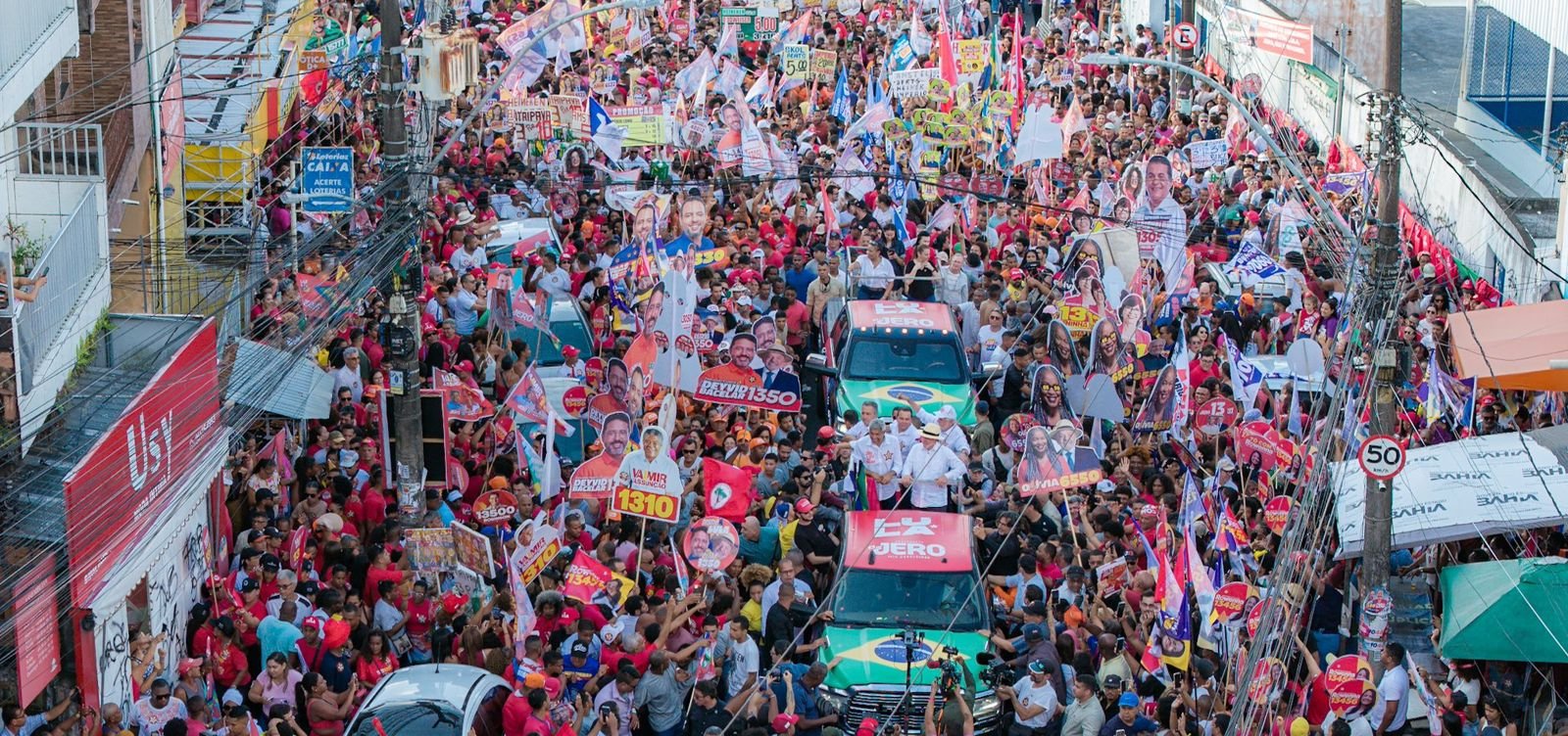 Caminhada de Lula reúne multidão na Liberdade em Salvador