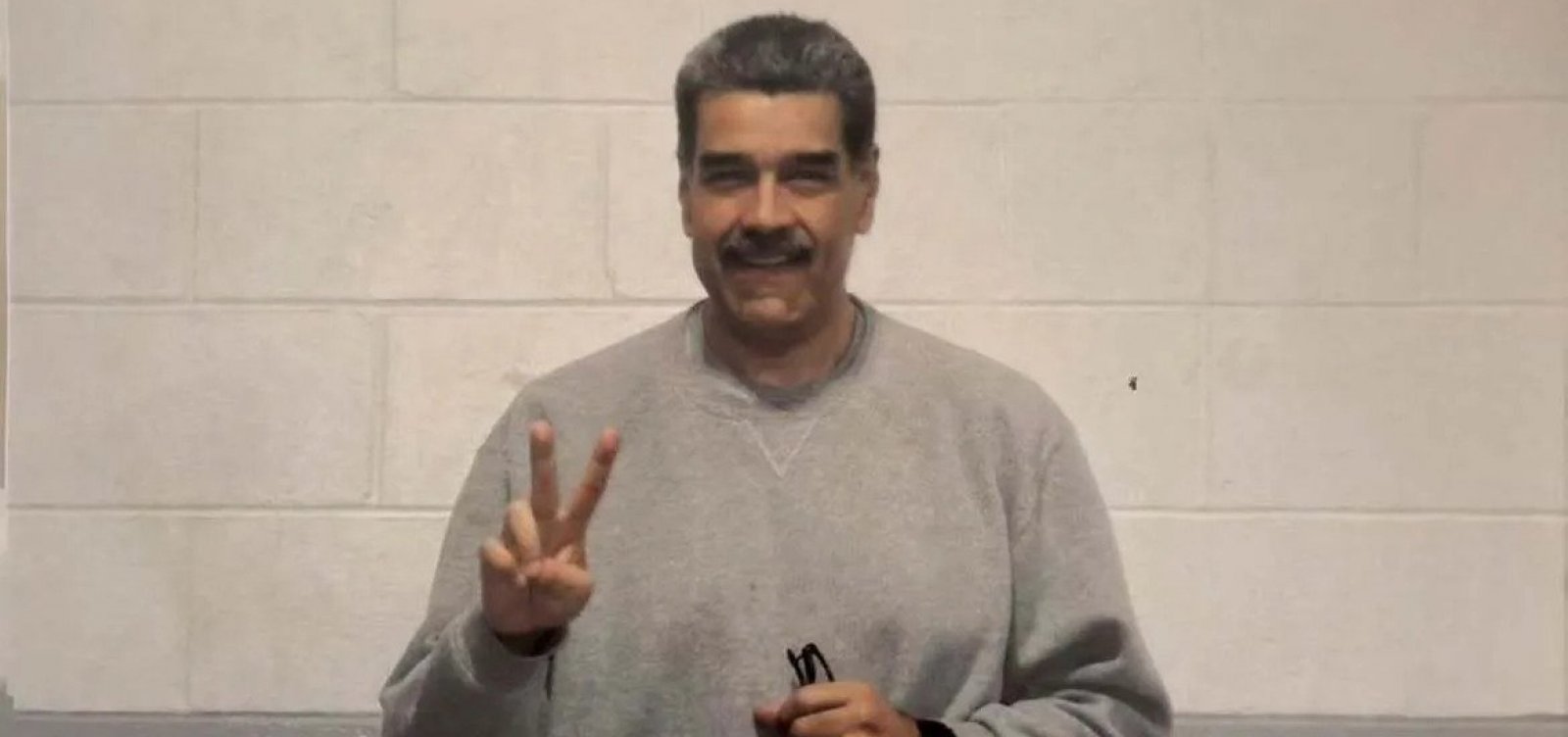 Perfil de Nicolás Maduro publica fotos do ex-presidente venezuelano na prisão nos EUA