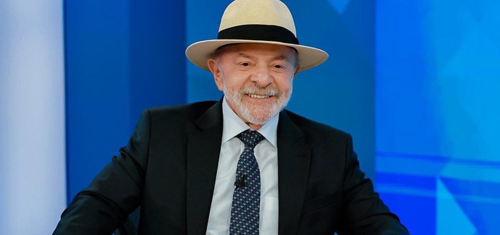 Lula lidera 1º turno com 43,4% dos votos e vence adversários em cenários de 2º turno, aponta Atlas/Intel