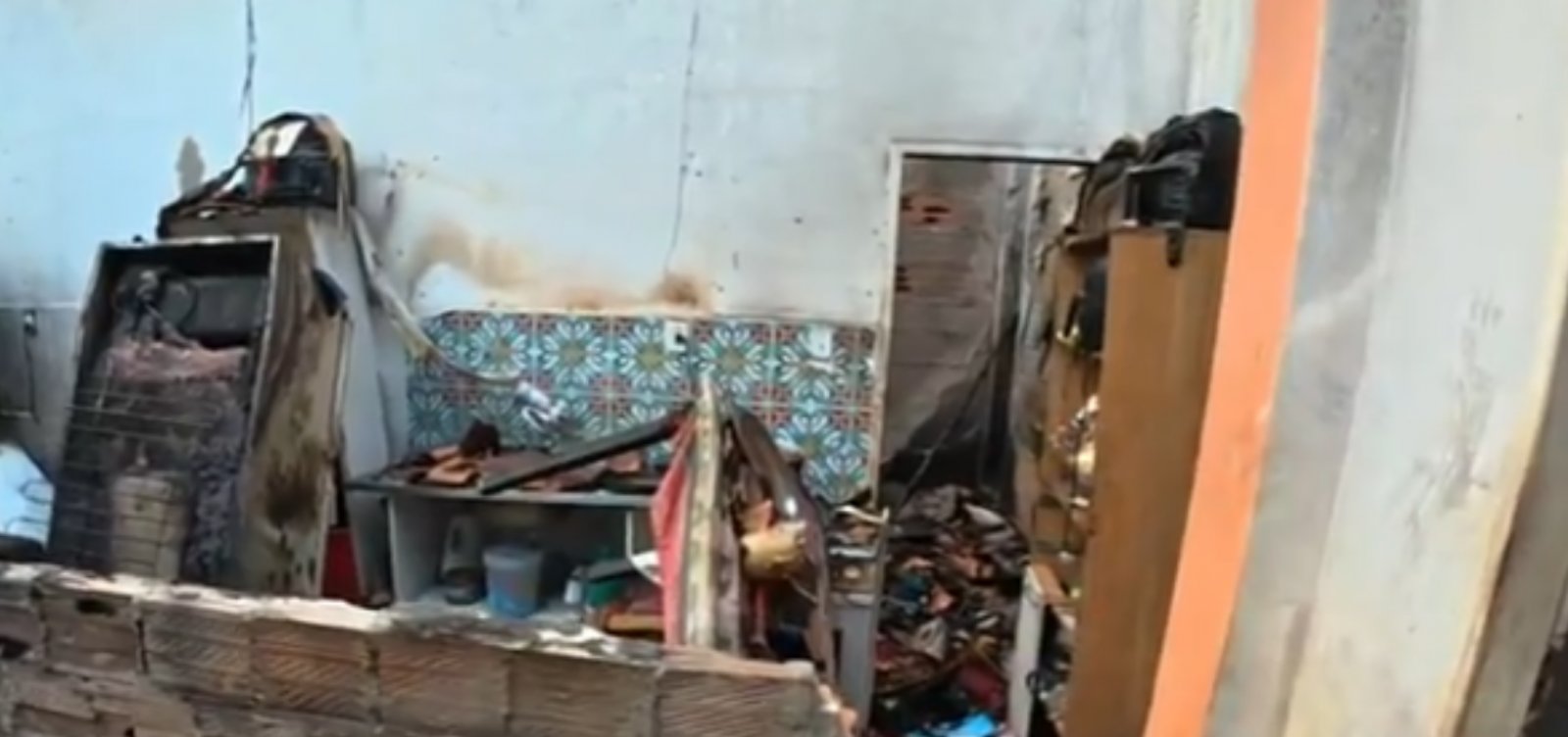 Sedur atua em casarão atingido por incêndio no Pelourinho; quatro famílias deixaram imóvel